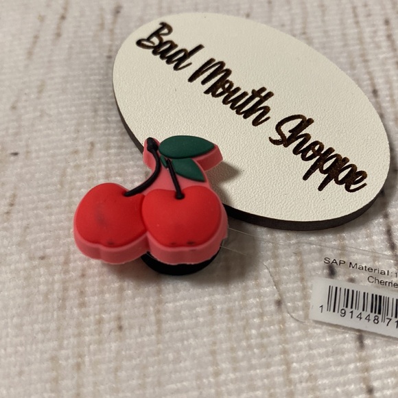 NWT Crocs Charm Jibbitz CHERRIES Food & Drink - Picture 2 of 3